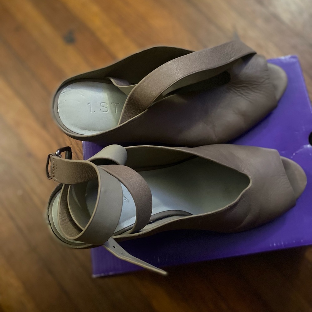 Taupe wedge